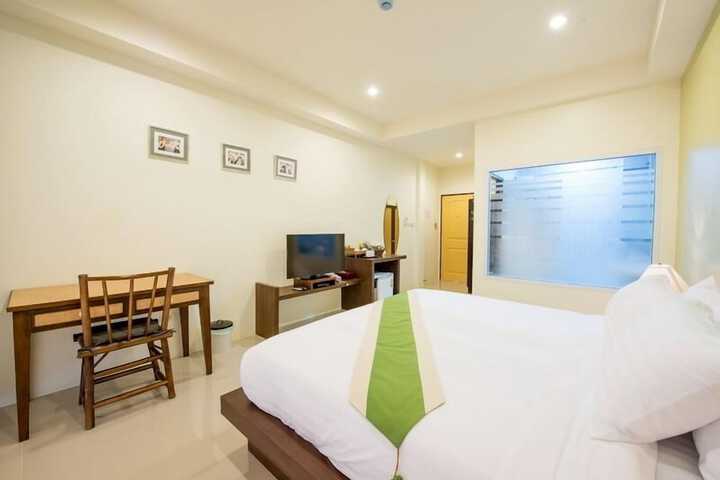 Room 16 of 76