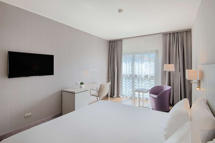 Room 32 of 105