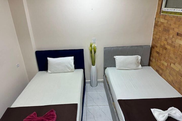 Room 3 of 10