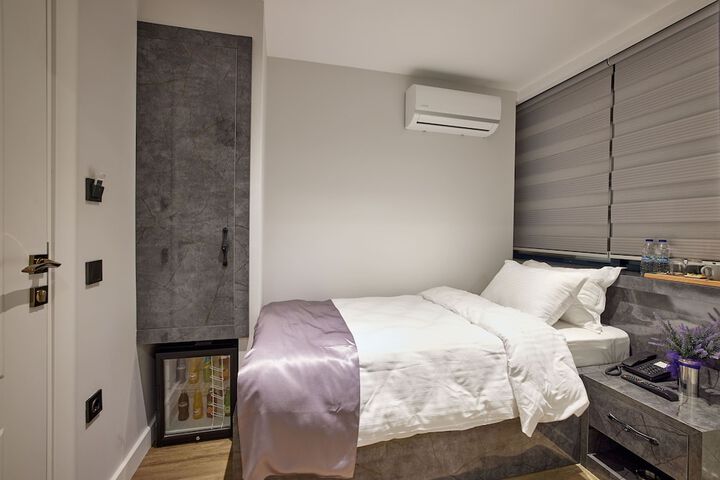 Room 37 of 60