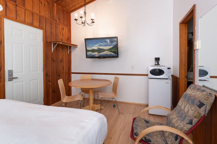 Room 12 of 28