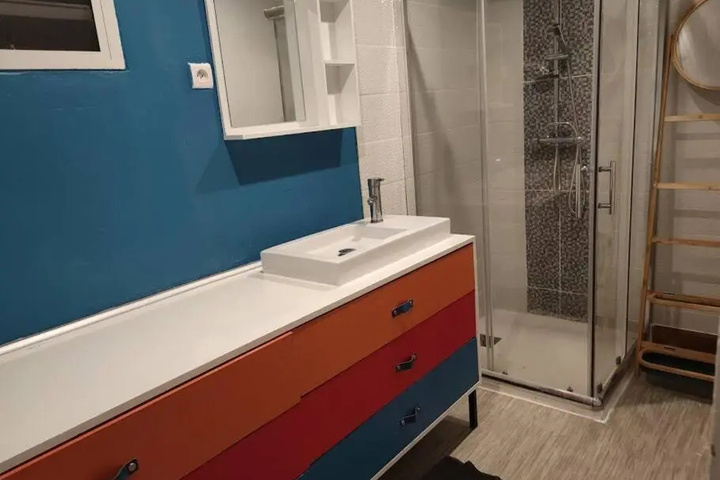 Room 6 of 12