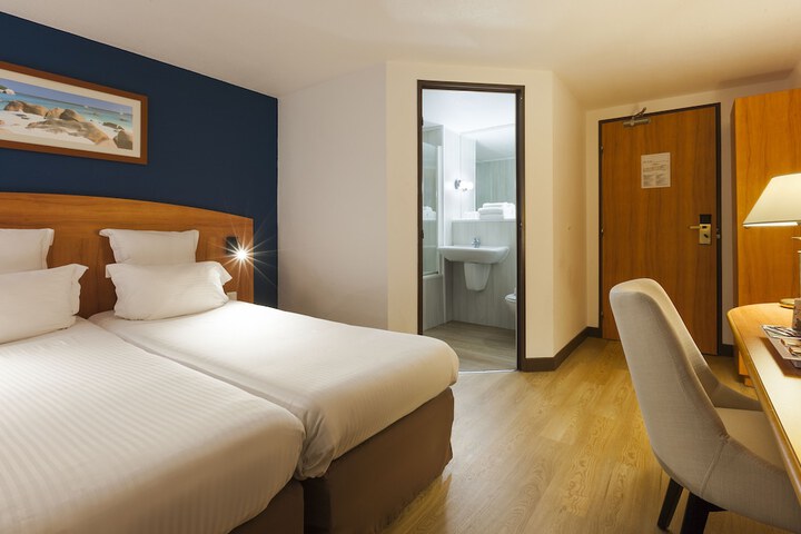 Room 9 of 43