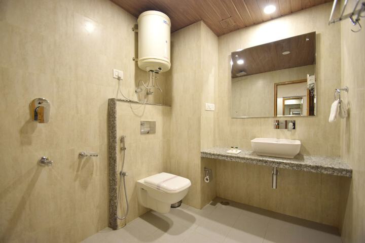 Room 18 of 25