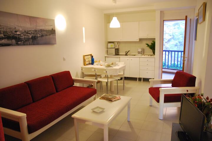 Room 6 of 13