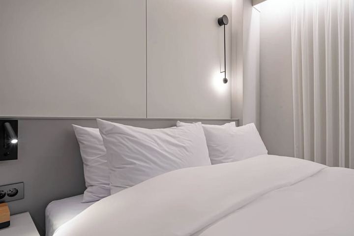 Room 17 of 37