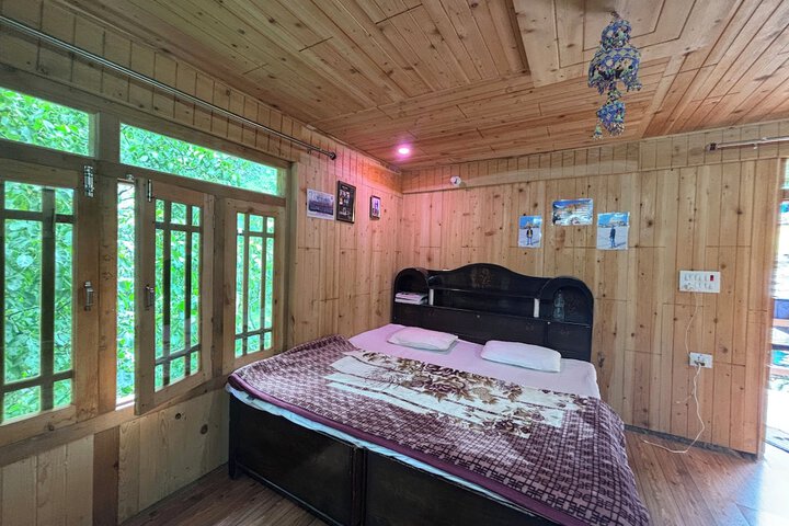 Room 13 of 27