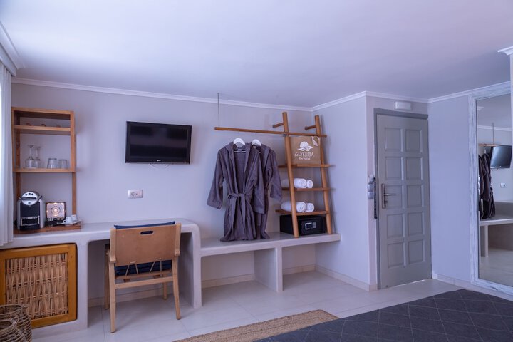 Room 12 of 87