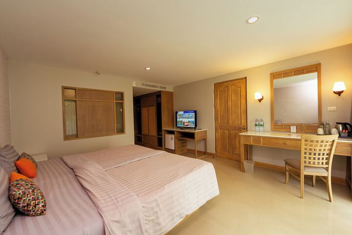 Room 28 of 139