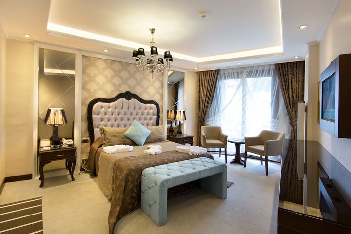 Room 8 of 70