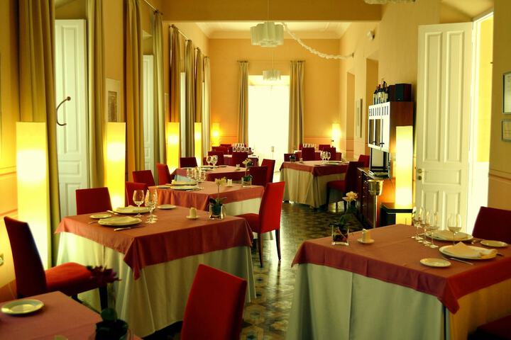 Dining 43 of 72