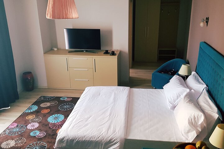 Room 3 of 68