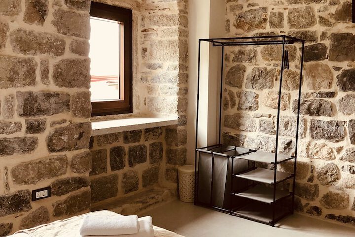 Room 7 of 31