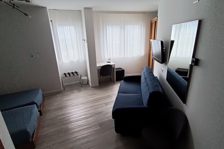 Room 52 of 103