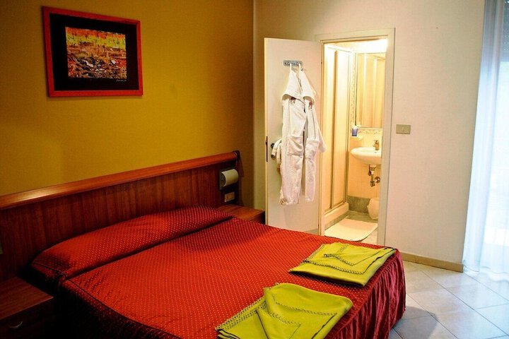 Room 2 of 10
