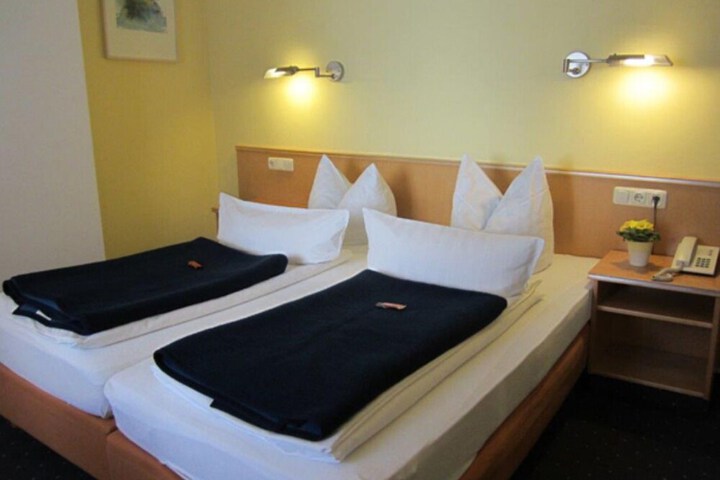 Room 5 of 27