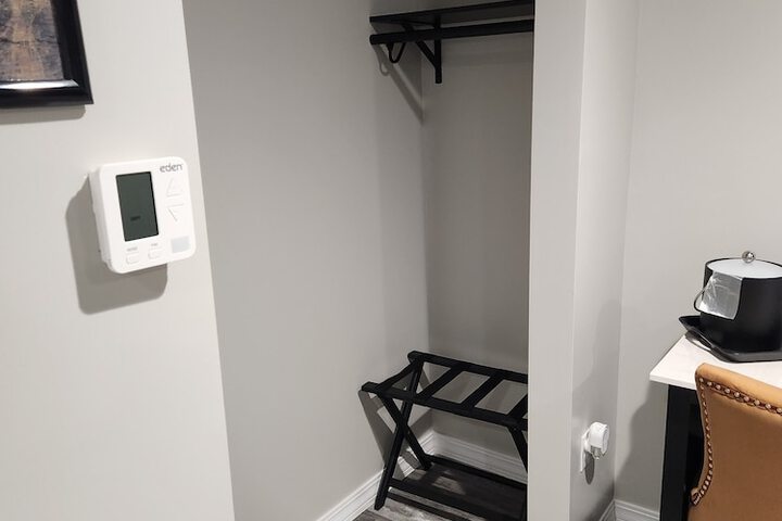 Room 8 of 12