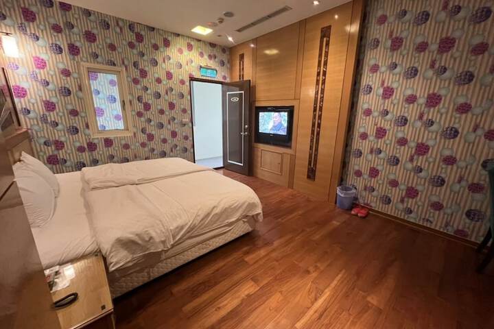 Room 36 of 79