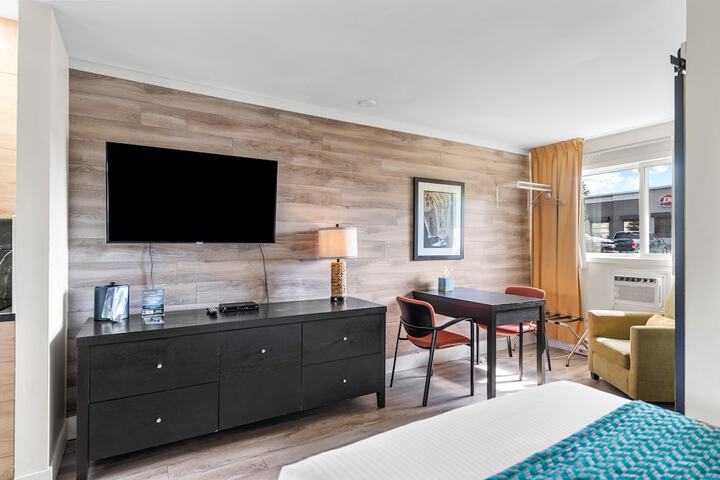 Room 33 of 69
