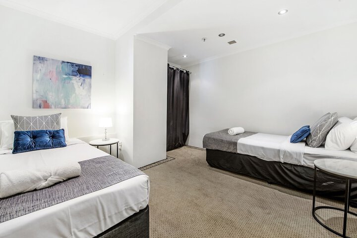 Room 4 of 27