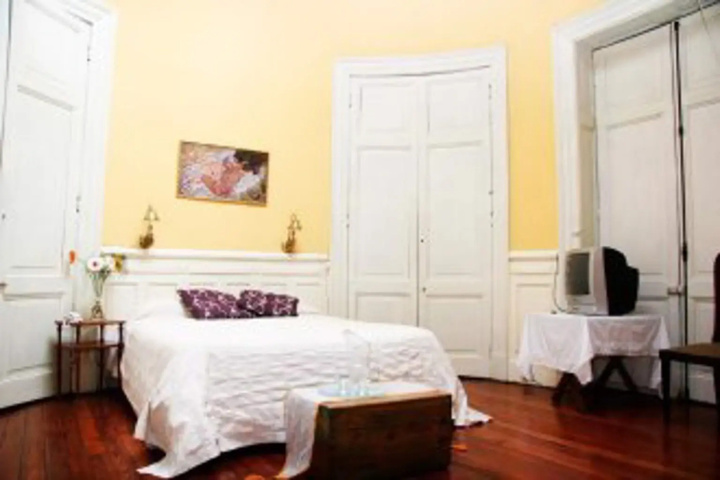 Room 2 of 10