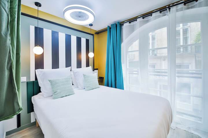 Room 53 of 270