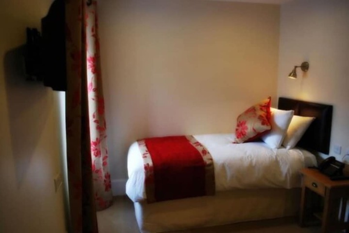 Room 10 of 42