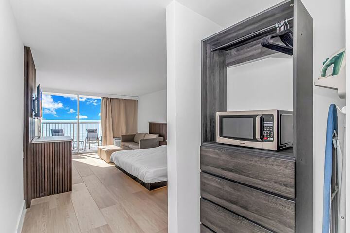 Room 7 of 28