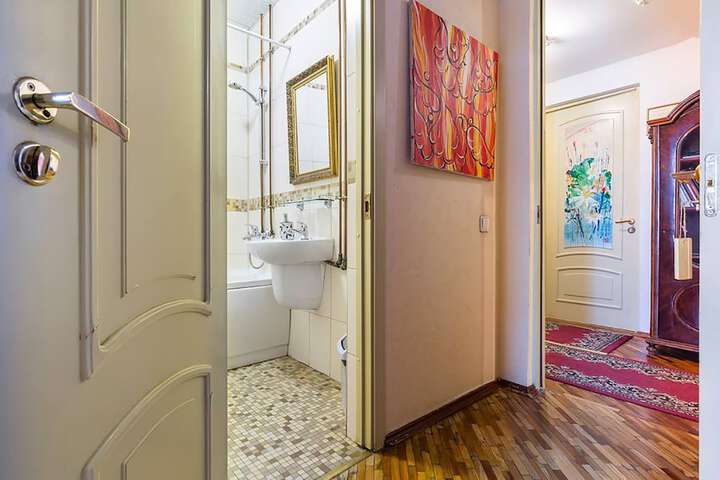 Room 20 of 151