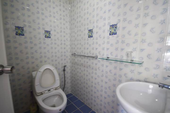 Room 12 of 30