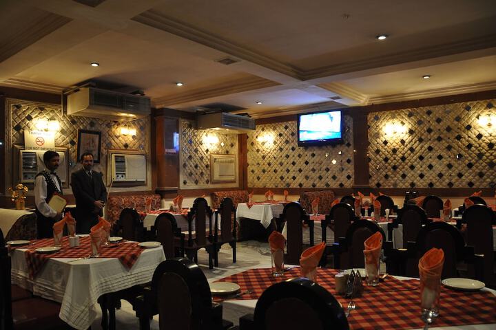 Dining 32 of 45