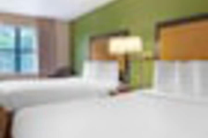 Room 35 of 102