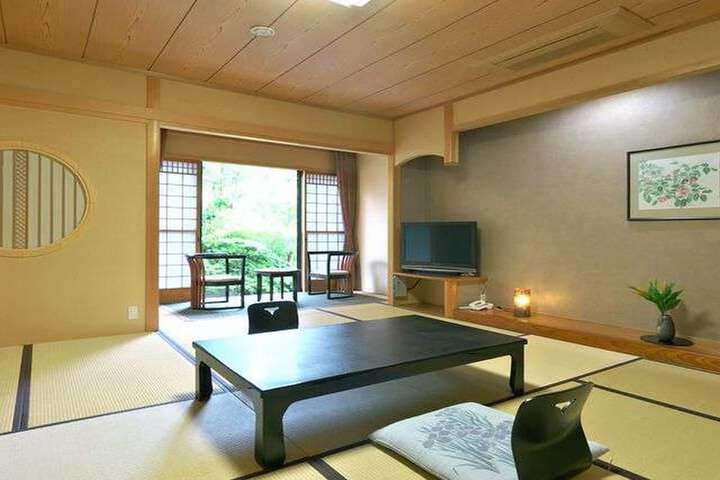 Room 6 of 34