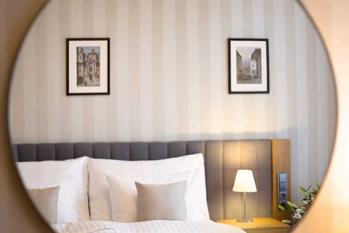 Room 9 of 35