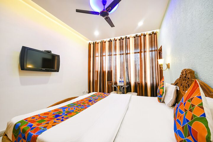 Room 4 of 15