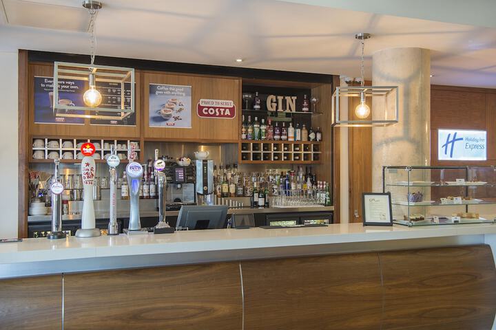 Lounge 63 of 81