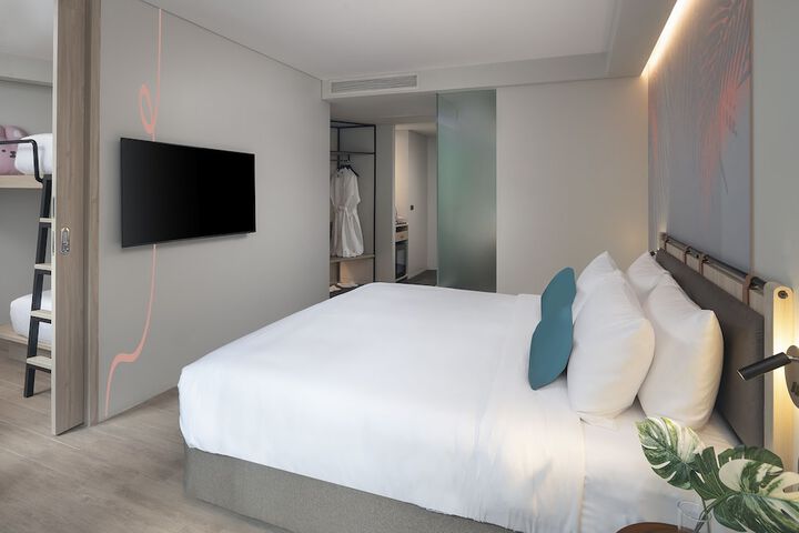 Room 4 of 19