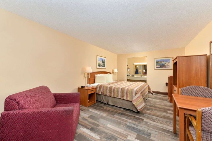1 King Bed (5 of 6)