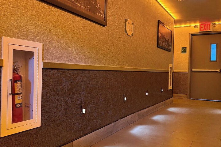 Ballroom/Hall 14 of 16