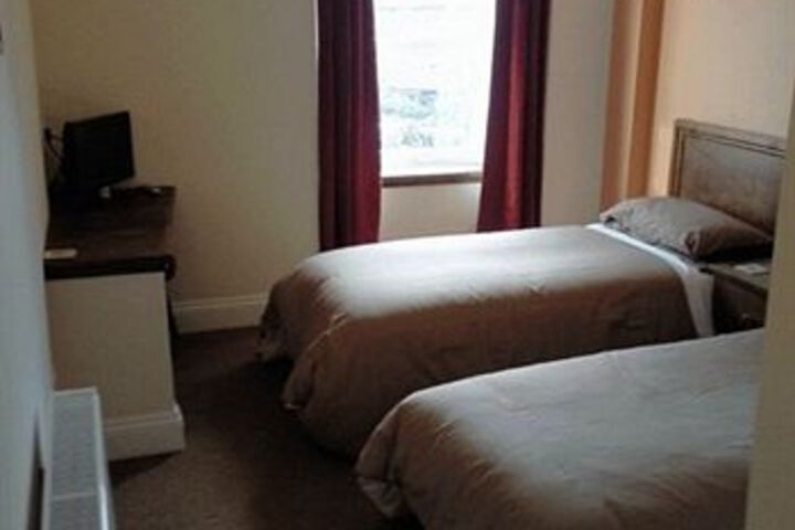 Room 4 of 11