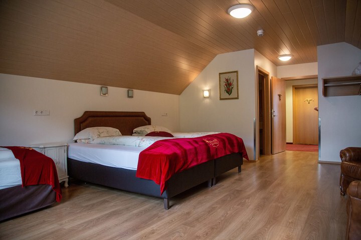 Room 16 of 35