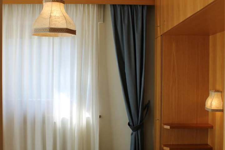Room 8 of 48