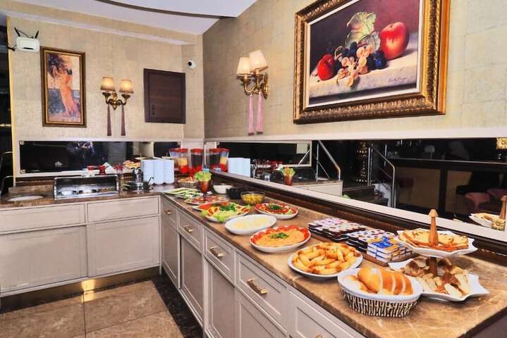 Dining 54 of 61