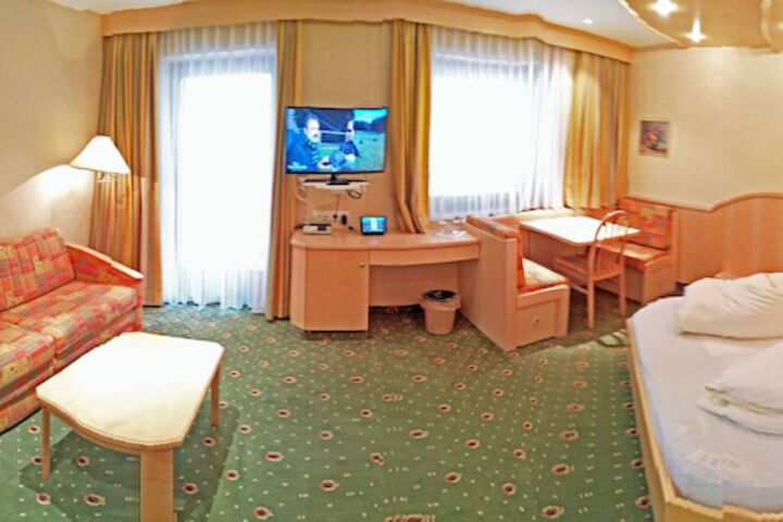 Room 7 of 37