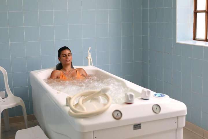 Jetted tub