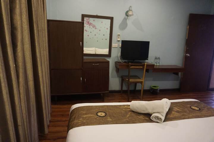 Room 4 of 27