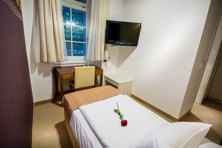 Room 15 of 68