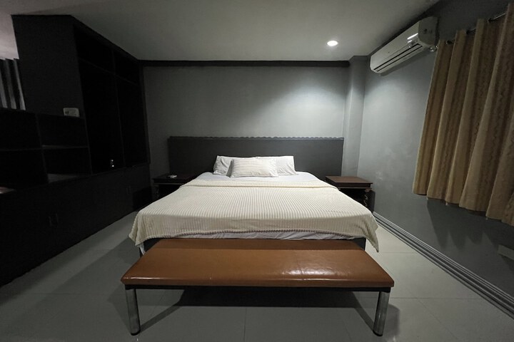 Room 7 of 28