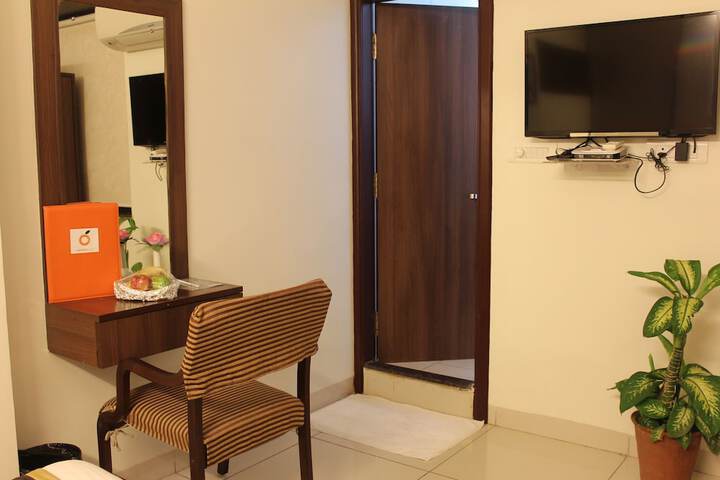 Room 14 of 38