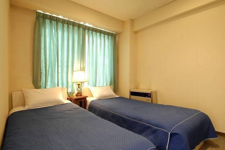 Room 8 of 50